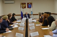 Валерий Радаев обсудил с родительской общественностью работу детских медучреждений