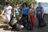 Работники медучреждений Балаковского и Вольского районов приняли участие в Общероссийской акции по очистке водных объектов и их берегов от мусора