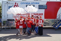 Студенты саратовских вузов и колледжей пообщались с ветеранами донорского движения и Почетными донорами крови