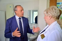 Валерий Радаев поблагодарил сотрудников детской поликлиники за их труд и высокий профессионализм