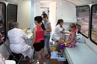 В детских оздоровительных лагерях Саратовской области продолжаются выездные медицинские осмотры отдыхающих 