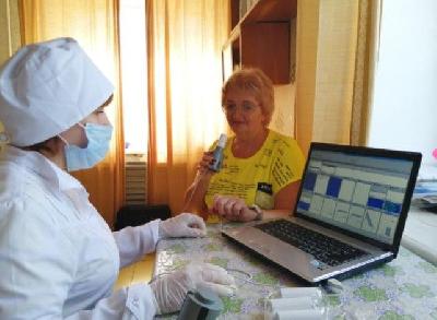 Врачи Петровской  районной больницы обследовали жителей села Новая Усть-Уза