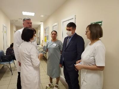 Московские акушеры и гинекологи провели прием женщин в Перинатальном центре
