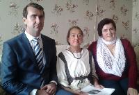 Министр здравоохранения области Алексей Данилов вручил нуждающейся пациентке портативный аппарат для оксигенотерапии